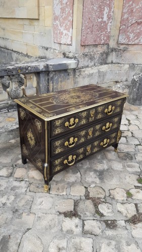 Antiquités - Commode en marqueterie de cuivre et ébène d'époque Louis XIV