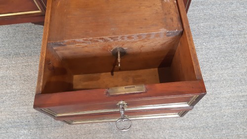 Antiquités - Large Louis XVI mahogany bureau plat