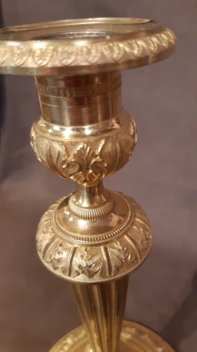Paire de chandeliers en bronze doré et ciselé d'époque Louis XVI - Luminaires Style Louis XVI