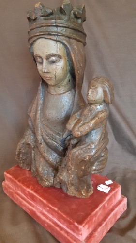 Antiquités - Vierge à l'enfant en bois sculpté polychrome du XVe siècle