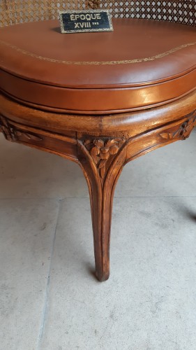 Fauteuil de bureau en hêtre naturel à fond de canne d'époque Louis XV - Louis XV