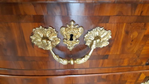 XVIIIe siècle - Commode en placage d'olivier et palissandre d' époque Louis XIV- Régence