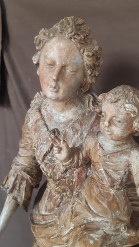 Grande vierge à l'enfant du XVIIe siècle en tilleul sculpté - Art sacré, objets religieux Style Louis XIII