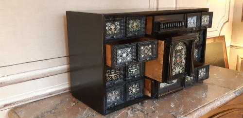 Cabinet Flamand du XVIIe siècle à décor de fixés sous verre - Sylvain Rochas