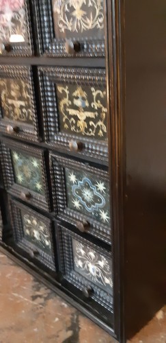 XVIIe siècle - Cabinet Flamand du XVIIe siècle à décor de fixés sous verre