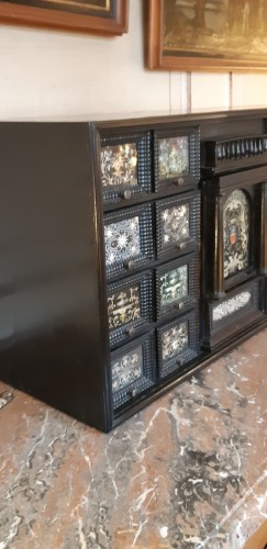 Louis XIII - Cabinet Flamand du XVIIe siècle à décor de fixés sous verre