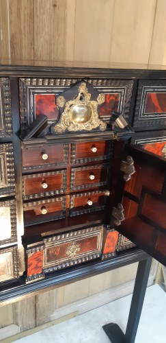 Mobilier Cabinet & Coffre - Cabinet de voyage flamand du XVIIe siècle