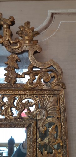 Miroir en bois sculpté, doré d'époque Régence - Miroirs, Trumeaux Style Régence