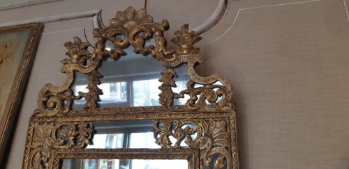 XVIIIe siècle - Miroir en bois sculpté, doré d'époque Régence