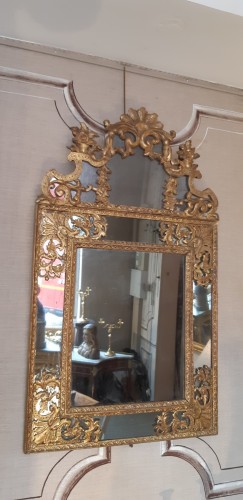 Régence - Miroir en bois sculpté, doré d'époque Régence