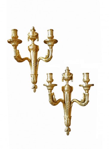 Paire d'appliques en bronze ciselé, doré d'époque Louis XVI