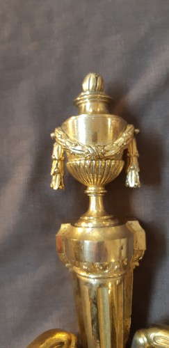 XVIIIe siècle - Paire d'appliques en bronze ciselé, doré d'époque Louis XVI