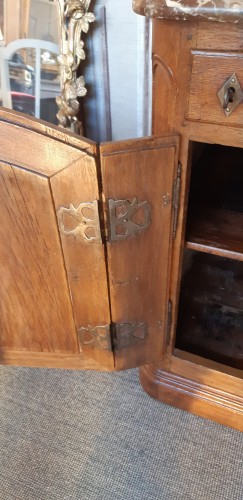 Antiquités - Buffet de chasse en chêne blond du XVIIIe siècle