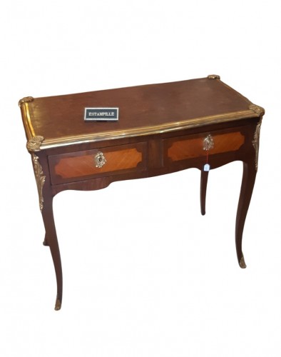 Petit bureau de salon, estampillé J. DAUTRICHE, époque Louis XV.