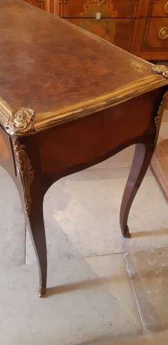 Mobilier Bureau et Secrétaire - Petit bureau de salon Louis XV, estampillé J. DAUTRICHE