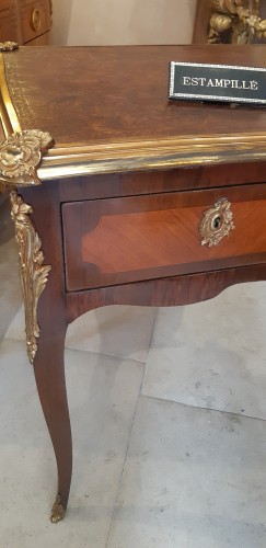 Petit bureau de salon Louis XV, estampillé J. DAUTRICHE - Louis XV