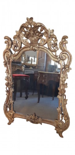 Miroir en bois sculpté et doré d'époque Louis XV