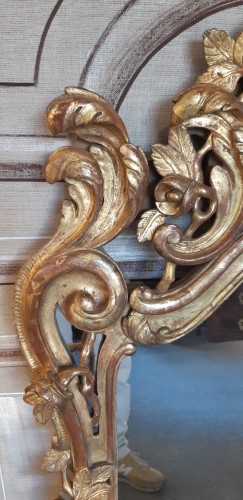 Louis XV - Miroir en bois sculpté et doré d'époque Louis XV