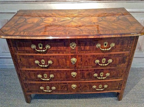 Commode d'époque Louis XIV en placage d'olivier - Mobilier Style Louis XIV