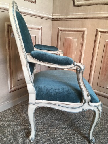 Antiquités - Paire de fauteuils, à chassis, d'époque Louis XV éstampillés M.Cresson