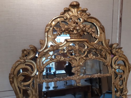 Grand miroir en bois doré d'époque Louis XV - Miroirs, Trumeaux Style Louis XV