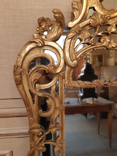 Miroirs, Trumeaux  - Grand miroir en bois doré d'époque Louis XV
