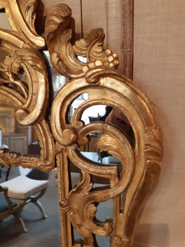 Louis XV - Grand miroir en bois doré d'époque Louis XV