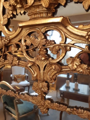 Antiquités - Grand miroir en bois doré d'époque Louis XV