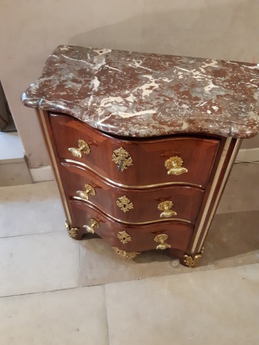 Small chest of drawers in amaranth veneer, Régence period - Furniture Style French Regence