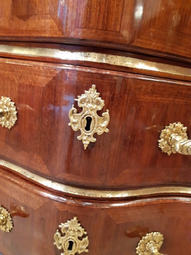 18th century - Small chest of drawers in amaranth veneer, Régence period