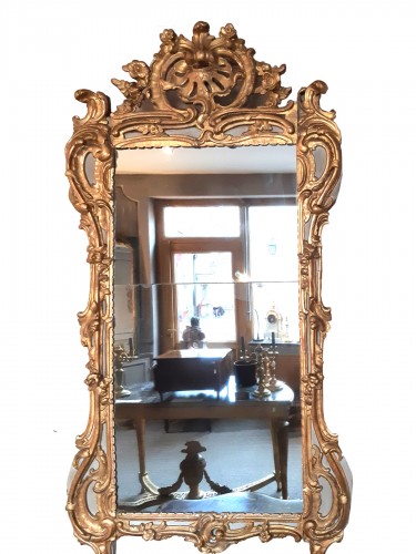 Grand miroir en bois doré d'époque Louis XV