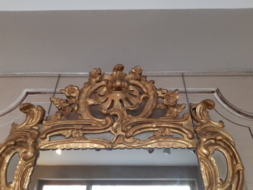 Grand miroir en bois doré d'époque Louis XV - Miroirs, Trumeaux Style Louis XV