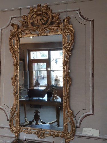 Antiquités - Grand miroir en bois doré d'époque Louis XV