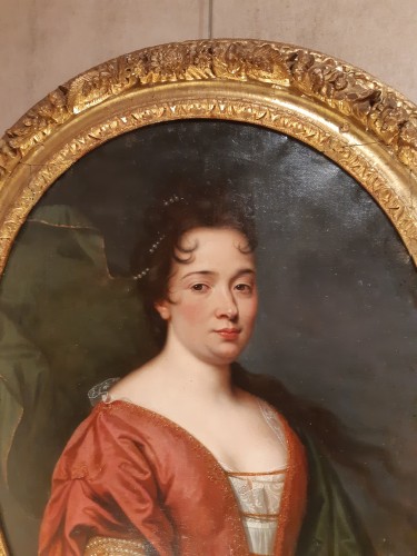 Portrait de femme de cour, d'époque Louis XIV, attribué à H . GASCAR - Tableaux et dessins Style Louis XIV