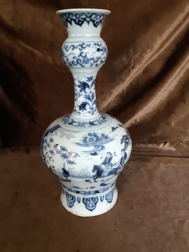 Grande bouteille en faïence de Delft de la fin du XVIIe siècle - Louis XIV