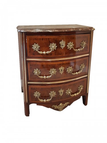 Petite commode en placage d'époque Régence