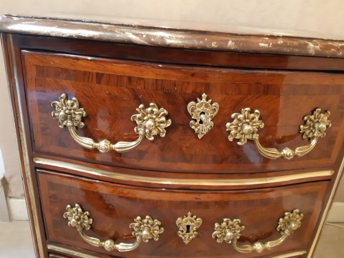 XVIIIe siècle - Petite commode en placage d'époque Régence