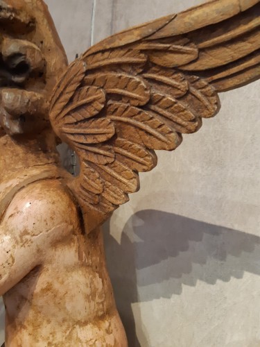 Objet de décoration  - Ange en bois sculpté polychrome d'époque Louis XIV