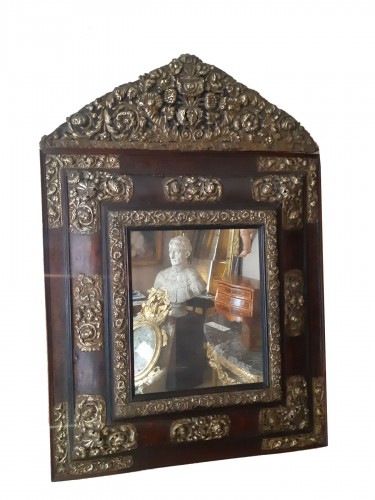 Miroir en bois et laiton repoussé d'époque Louis XIV
