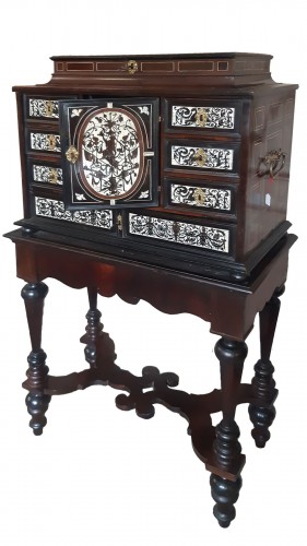 17th century Italian travel cabinet in ebony, rosewood and ivory veneer