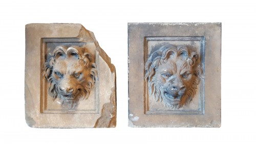 Paire de haut reliefs en pierre sculptés de mufles de lion, fin XVIIe
