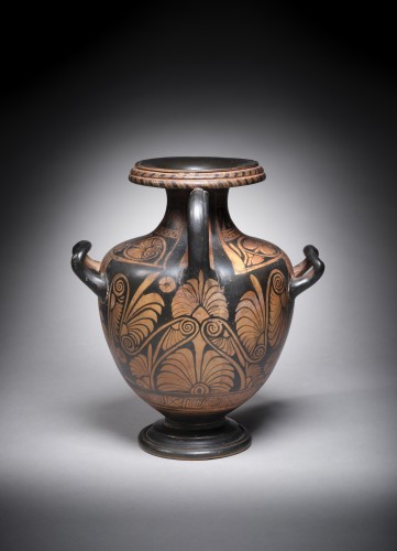 Hydria with red figures, attributed to the Painter of Cassandra, circa 360-340 BC. - Ancient Art Style 
