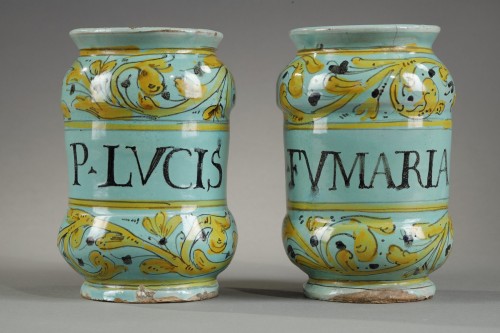 Céramiques, Porcelaines  - Paire de piluliers, faïence de Savone daté 1695
