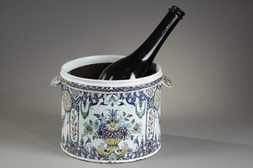 Rafraîchissoir à bouteille, faïence de Rouen 18e siècle - Céramiques, Porcelaines Style 