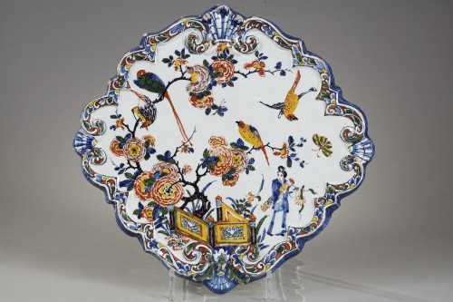 Céramiques, Porcelaines  - Plaque au chinois en faïence de Delft datée 1737