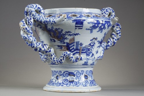 Céramiques, Porcelaines  - Pot pourri en faïence de Nevers 17e siècle