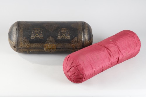17th century - Leather case with the coat of arms of G. LE BOUX, mid 17th century