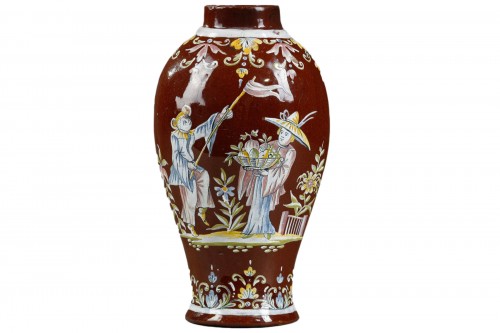 Vase laqué en faïence allemande attribué a Bayreuth XVIIIe siècle