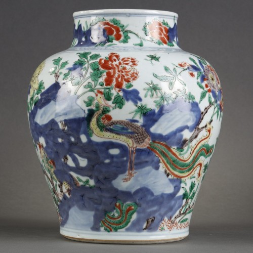 XVIIe siècle - Vase porcelaine de Chine Wucai période SHUNZHI (1644-1661)