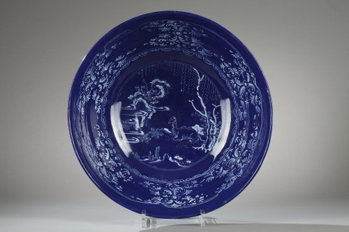 Grande jatte à fond bleu Persan en faïence de Nevers XVIIe siècle - Céramiques, Porcelaines Style Louis XIV